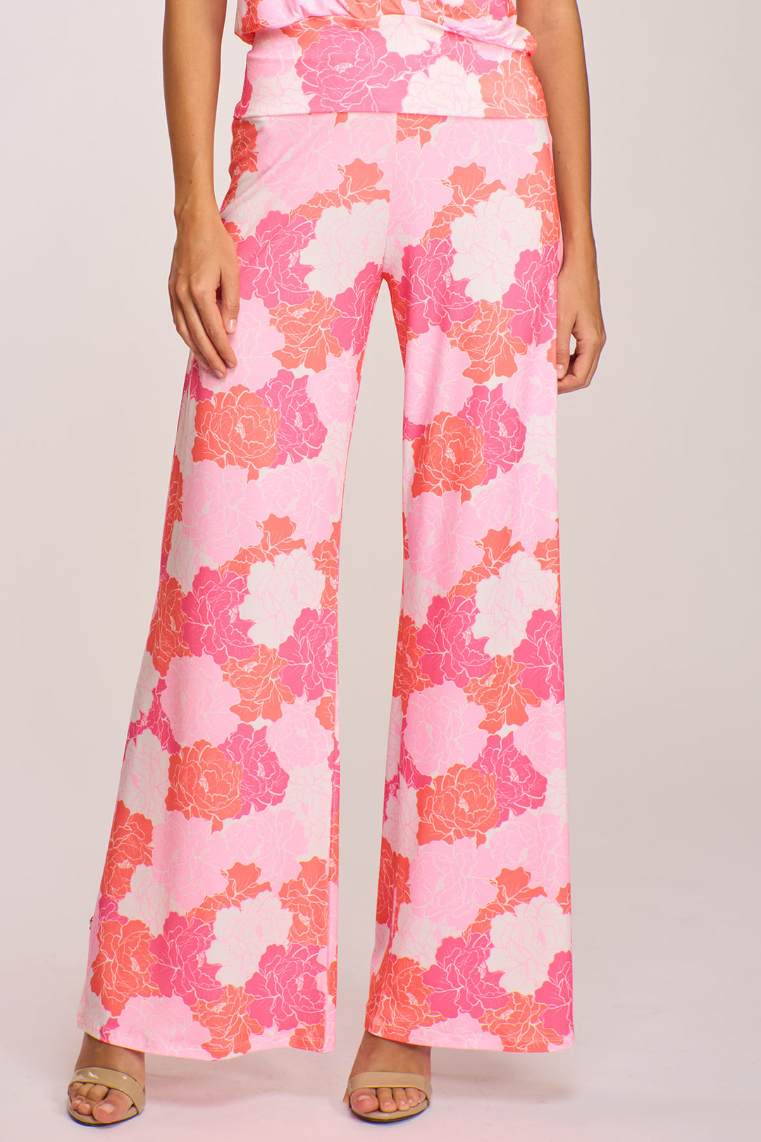 Close-up of wrinkle-resistant Positano print fabric.