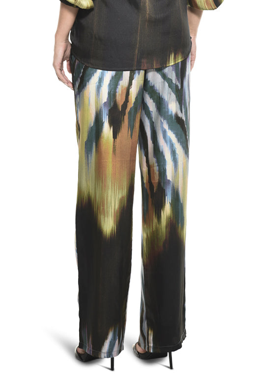 Side profile of Alis Pant with flowing Africa prin