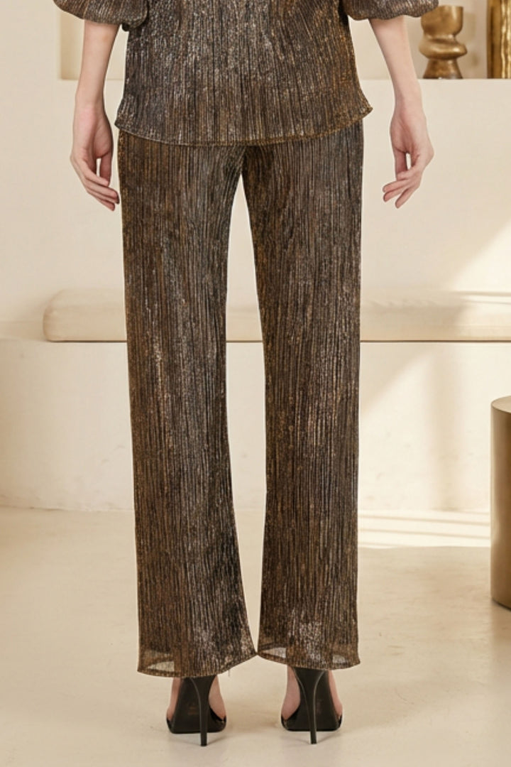 Edi Pant in motion with flowing, straight-leg silhouette.